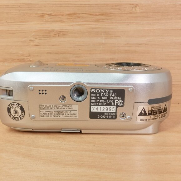Vintage Sony Cyber-Shot DSC-P43 4.1MP Digital Camera / Made in Japan - Picture 6 of 8